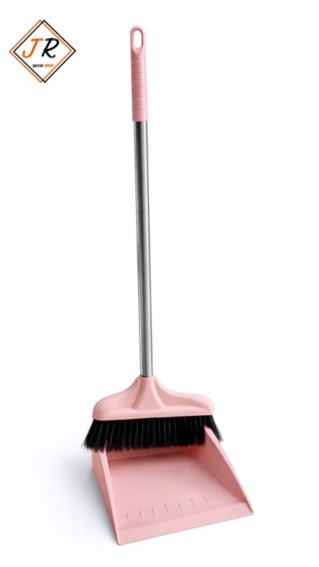 مكنسة مع مجرود